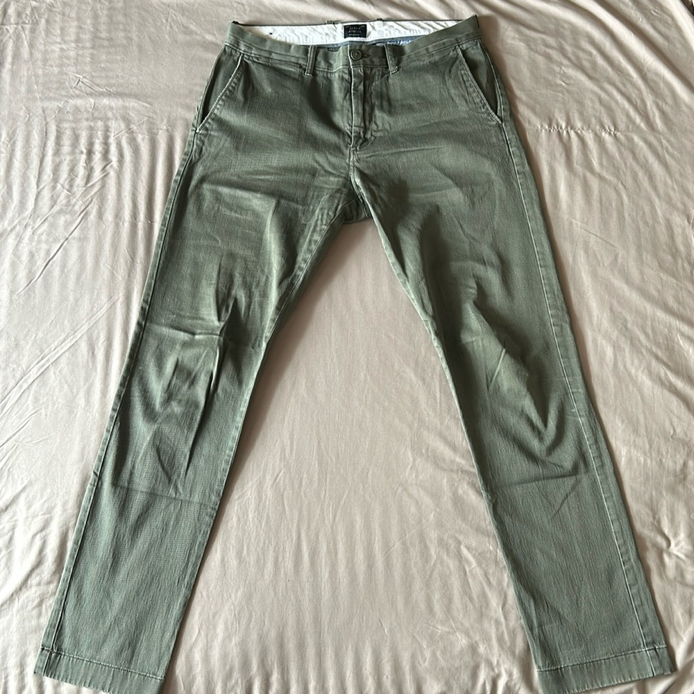 J Crew Men’s Sage Green Chino Pants